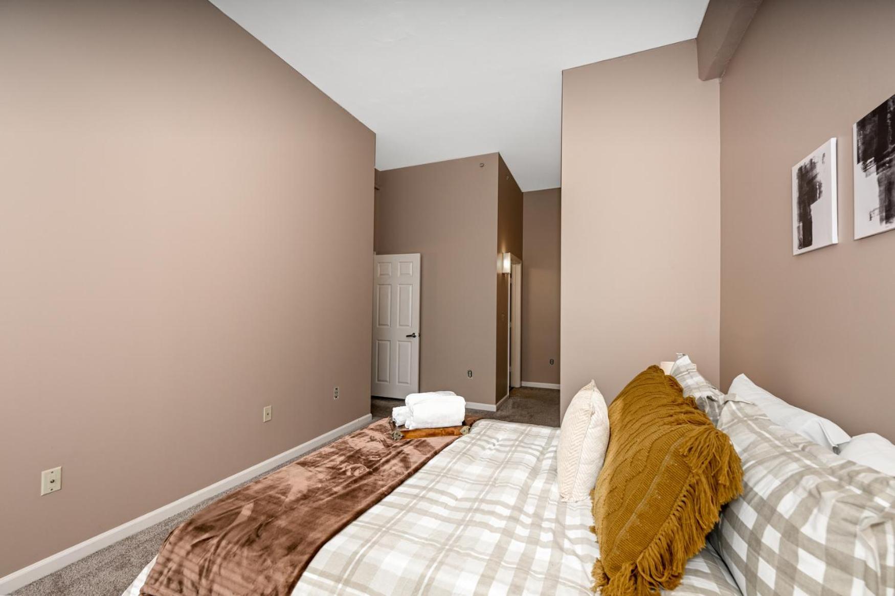 2 Bath Prkg+Gym+Sauna Perk Plaza +30 Day Cleveland Exteriör bild